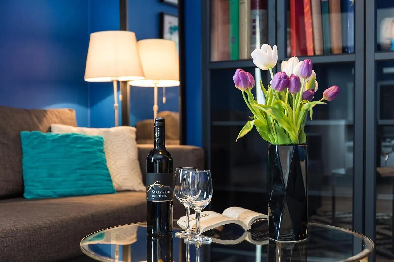 Bright Modern Apartment Praga